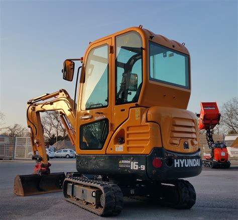 Hyundai R16